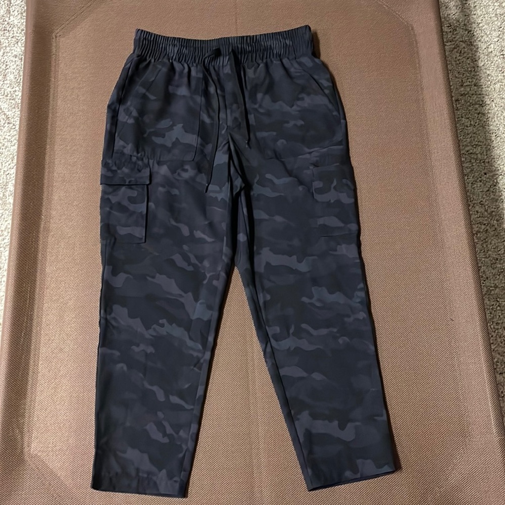Women’s RBX black camo capris. Size small.